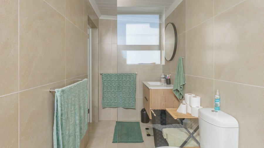 4 Bedroom Property for Sale in Struisbaai Western Cape
